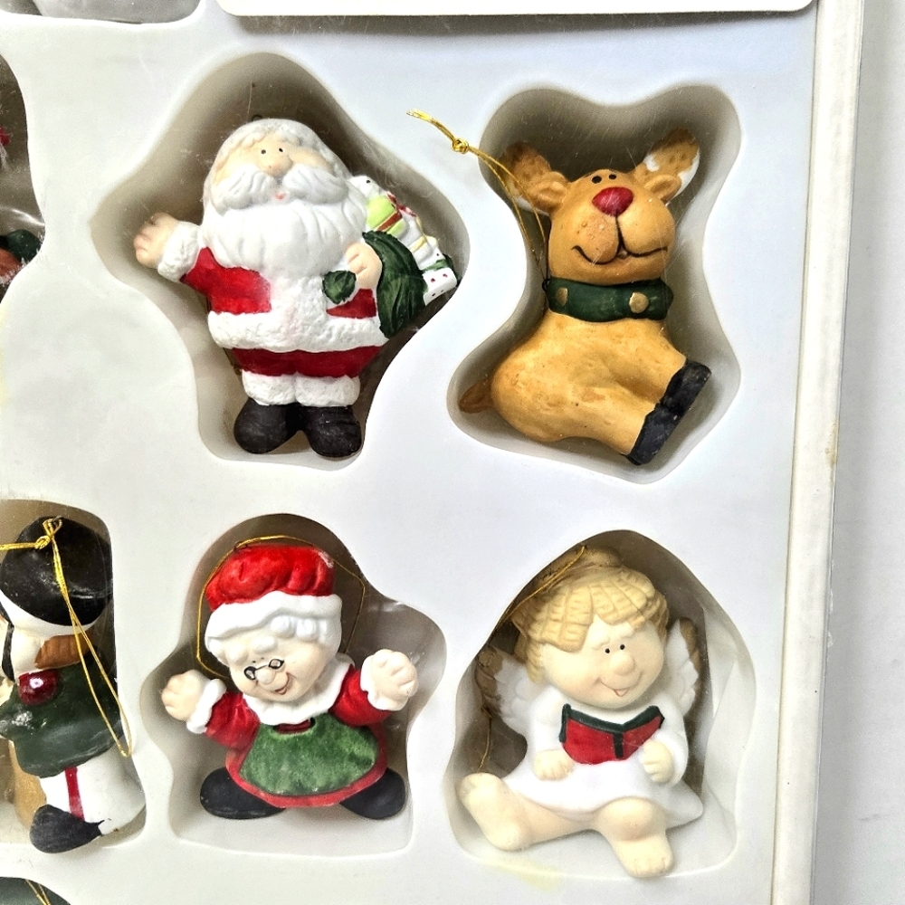 Holiday Classics 24-piece Christmas Ornament Set. - Picture 5 of 12